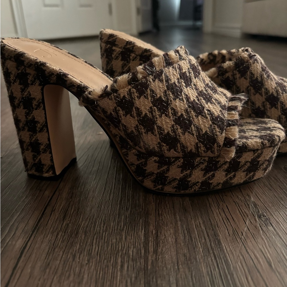 Brown/Tan Heels